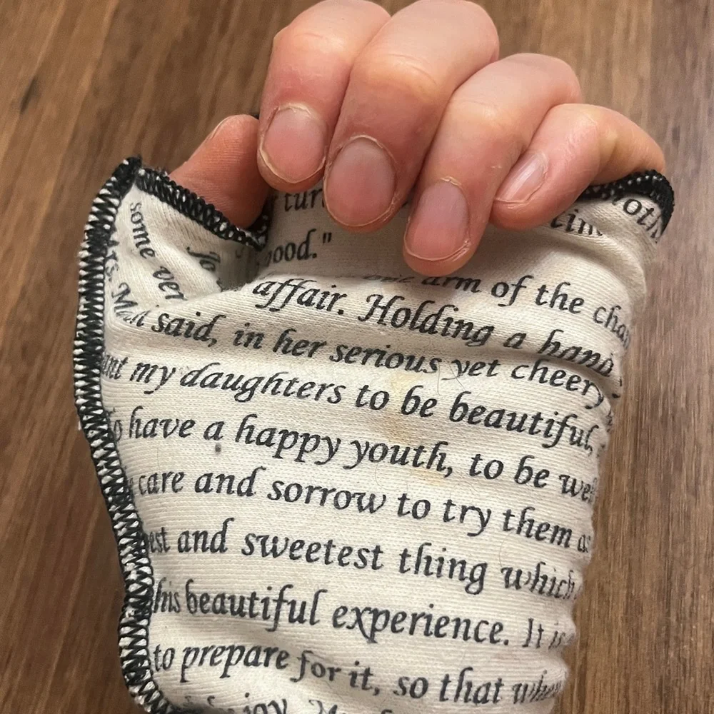Storiarts Little Women Writing Gloves - Picture 3 of 3